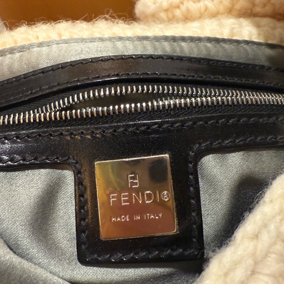 Gorgeous Ivory Authentic FENDI Knit Wool Baguette Bag! - Picture 10 of 16